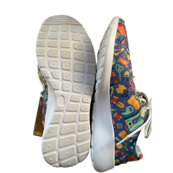 GROOVE BAHS TENNIS SHORS SEAMSTRESS THEMED LIKE NEW SIZE 7 women’s - Picture 5 of 10